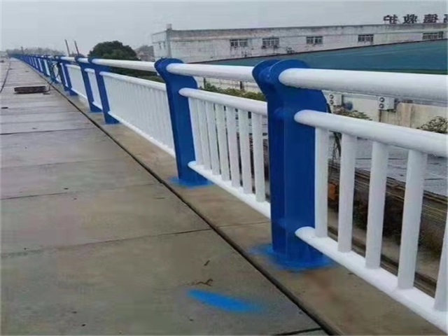 不锈钢桥梁防撞护栏具有拦截功能